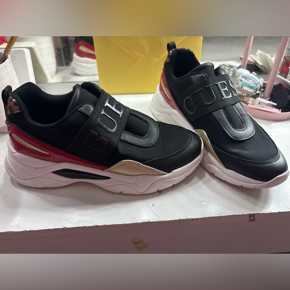 GUESS Sneakers - Picture 1 of 4